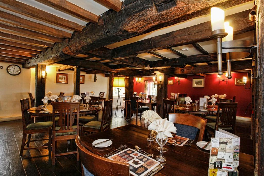 Sculthorpe Mill Hotel Фейкънам Екстериор снимка