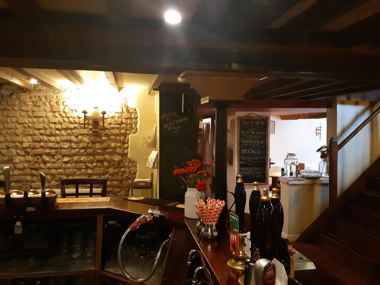 Sculthorpe Mill Hotel Фейкънам Екстериор снимка
