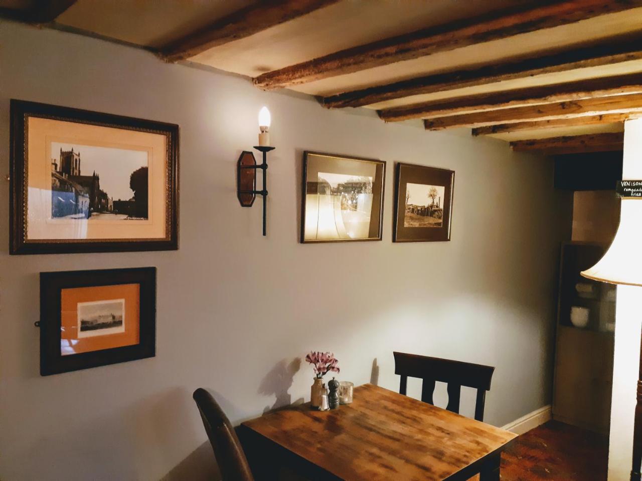 Sculthorpe Mill Hotel Фейкънам Екстериор снимка