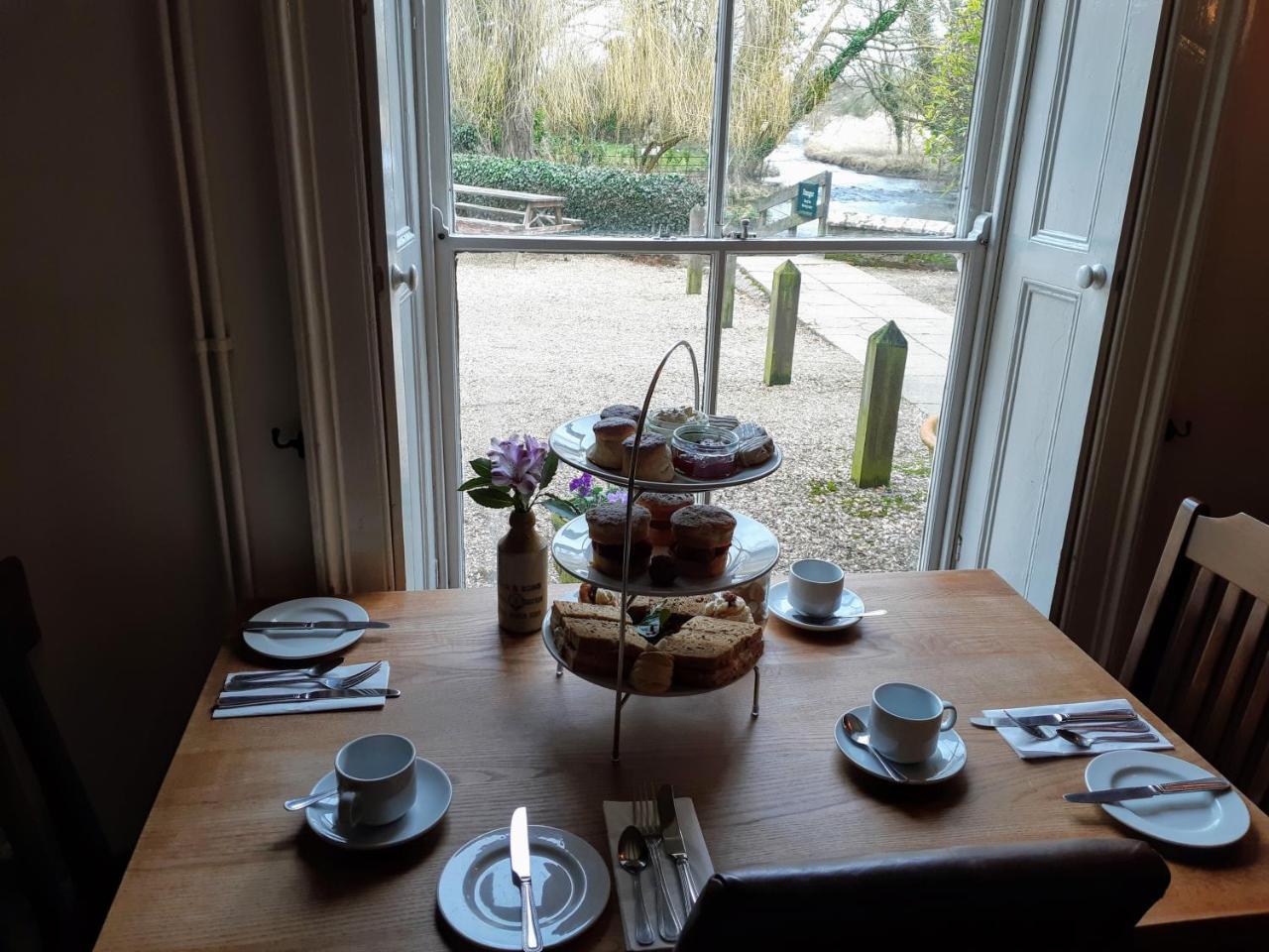 Sculthorpe Mill Hotel Фейкънам Екстериор снимка