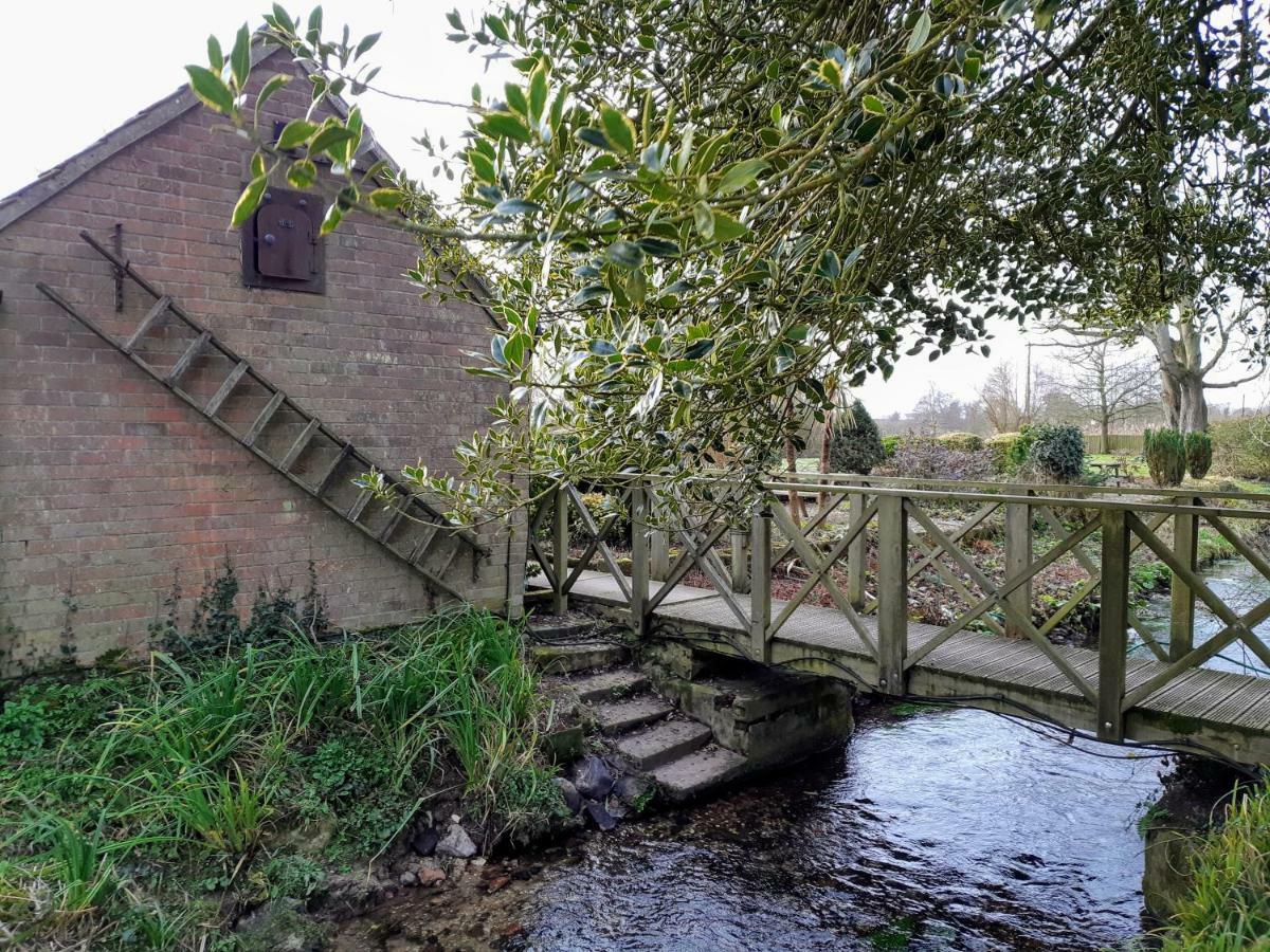 Sculthorpe Mill Hotel Фейкънам Екстериор снимка