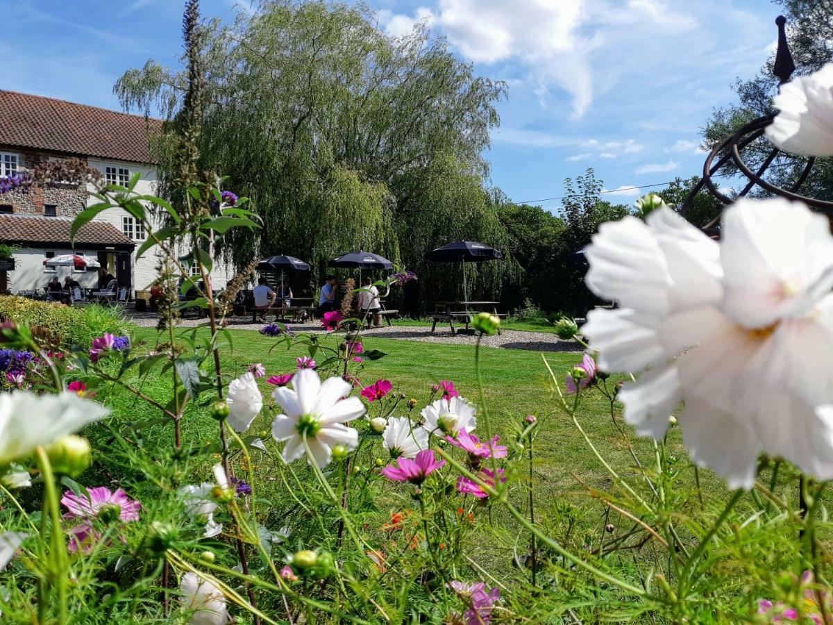Sculthorpe Mill Hotel Фейкънам Екстериор снимка
